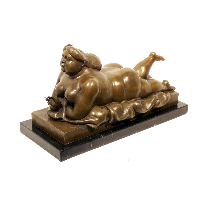 botero woman sculpture