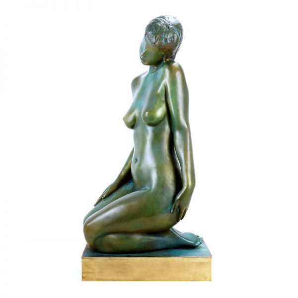 naked lady sculpture
