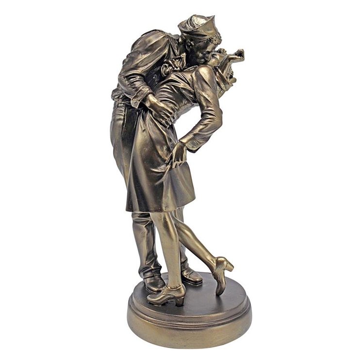 The Kissing Couple Statue
