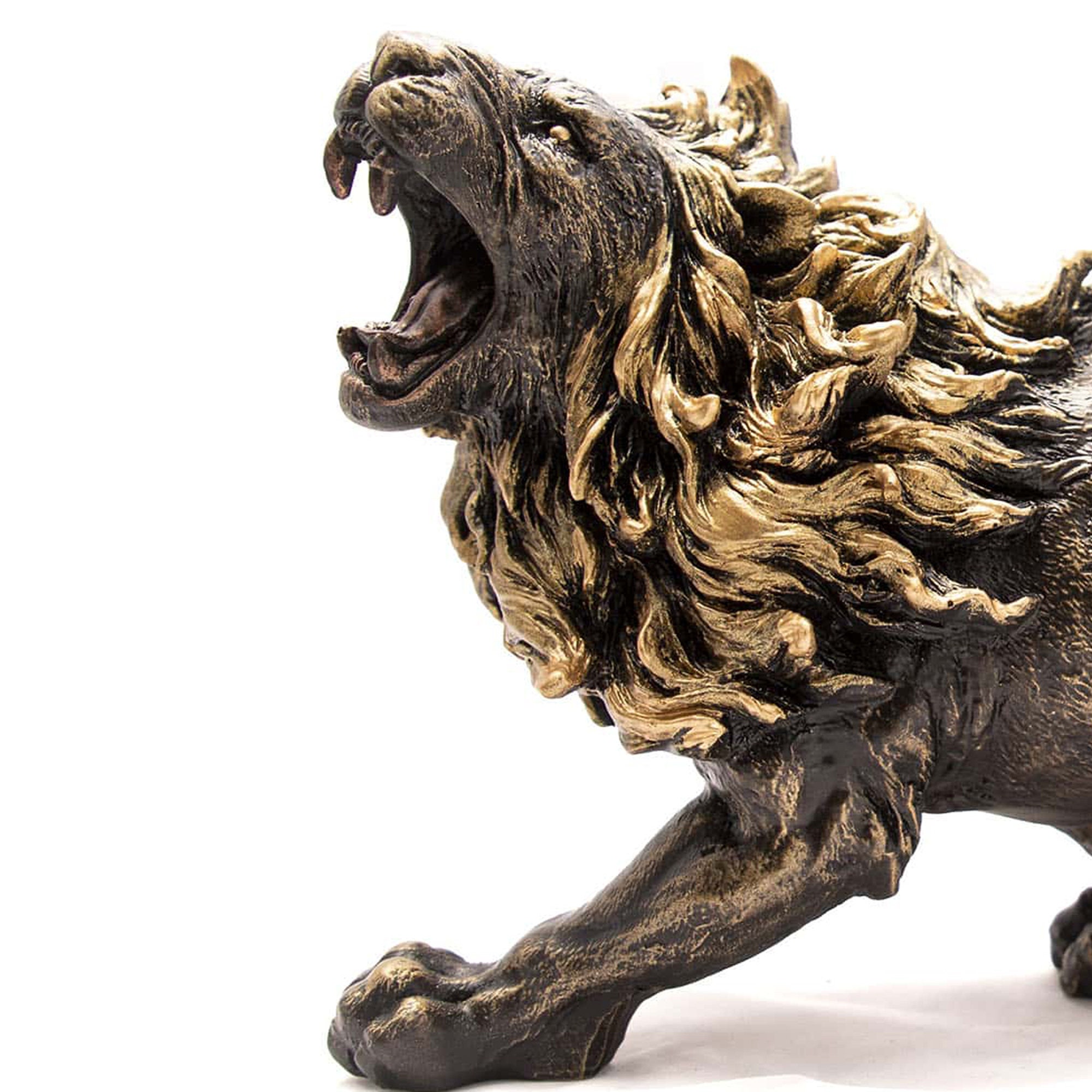 Lion Roaring Statue