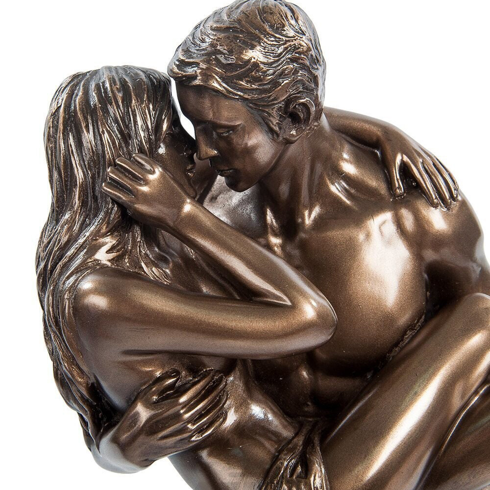 Romantic Lovers Statue