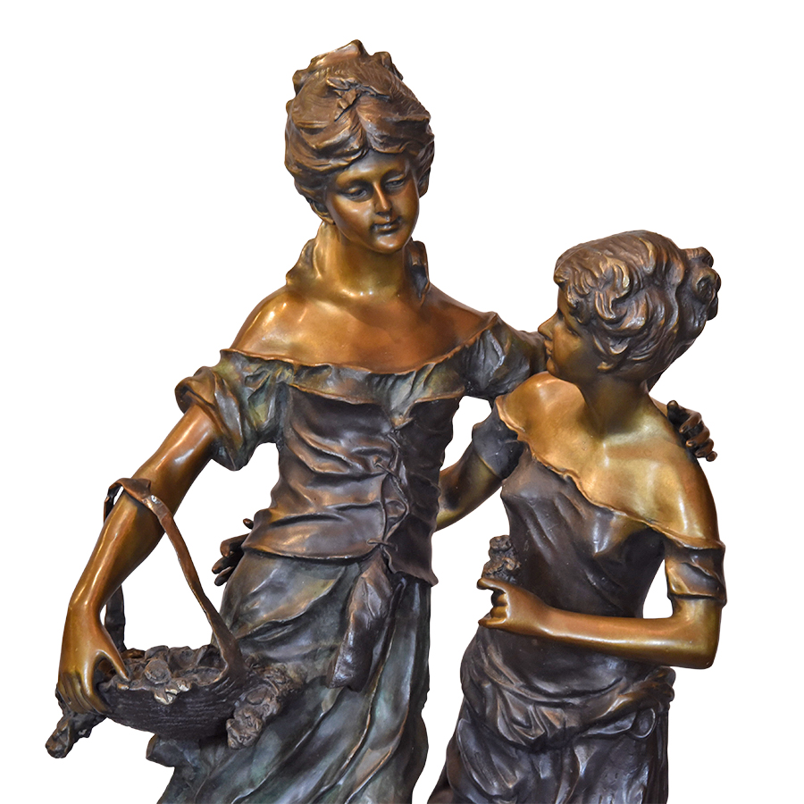 Sisters Statue