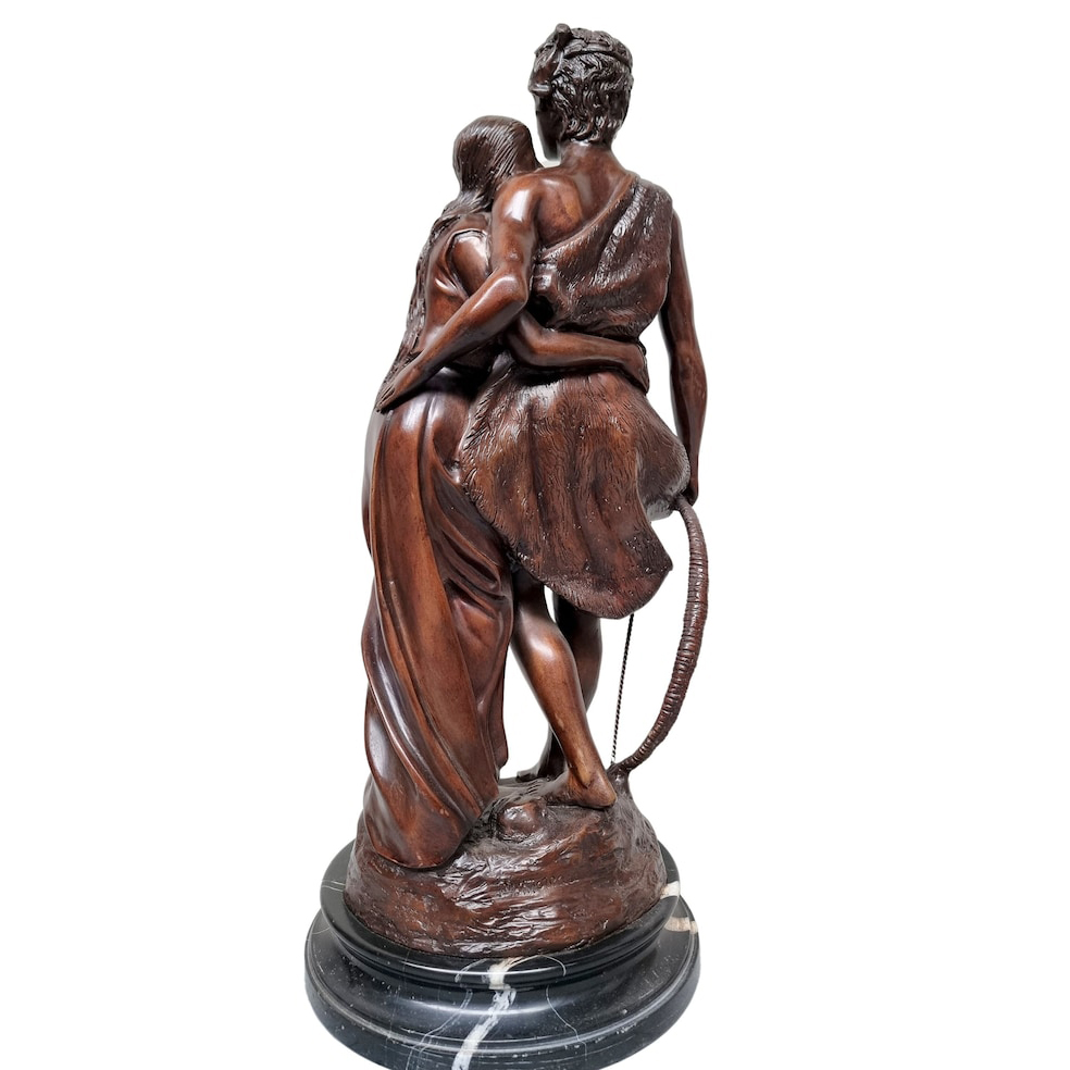 Love Couple Statue