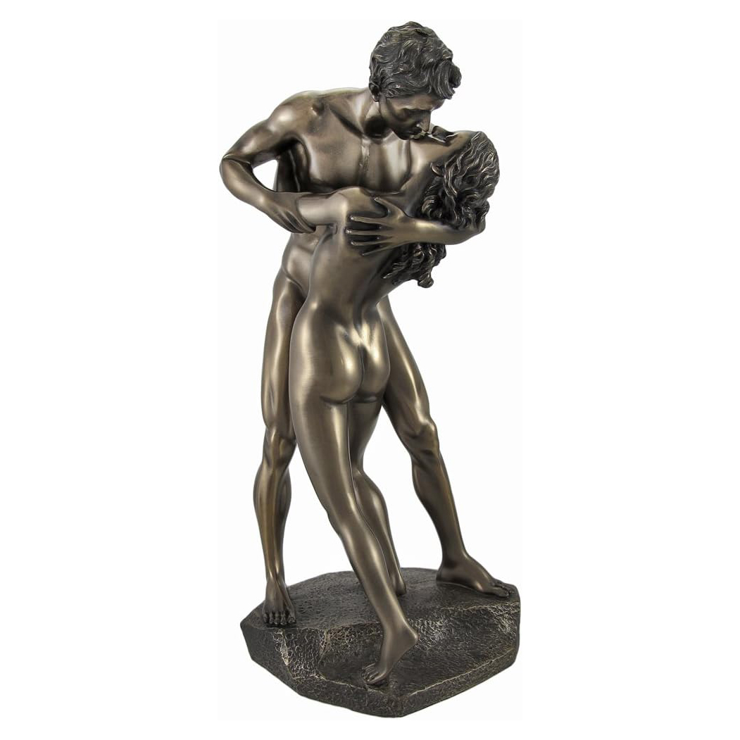 Kissing Couple Statue