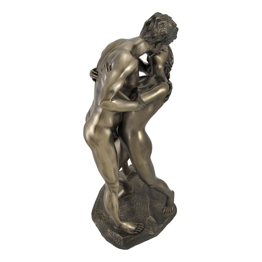 Kissing Couple Statue