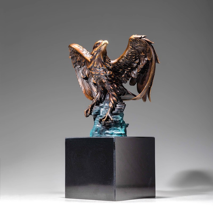 american bald eagle statue figurine