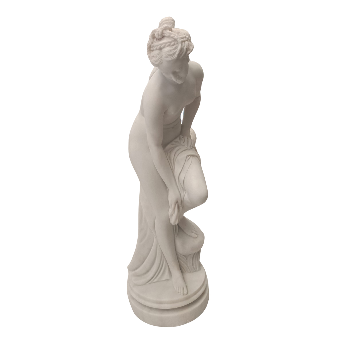bathing venus statue